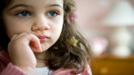 ¿Es seguro que coman en los campamentos los niños alérgicos?