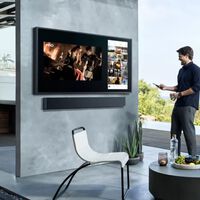 Dejar una tele en el jardín o la terraza no es ser un kamikaze. No si tienes una Samsung The Terrace 