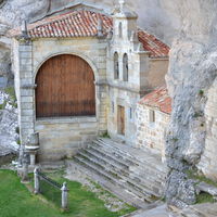 La cueva turística más grande de España es “la catedral de piedra”: una ermita tallada en roca, ríos subterráneos y 110 kilómetros de galerías prehistóricas declaradas Monumento Nacional