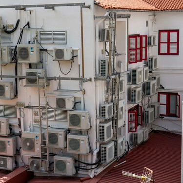 Tu comunidad de vecinos puede obligarte a quitar el aire acondicionado de tu casa si no has tenido en cuenta este detalle 
