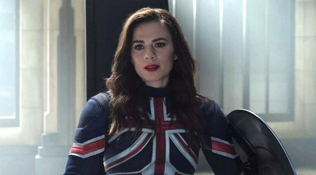 Hayley Atwell como Peggy Carter
