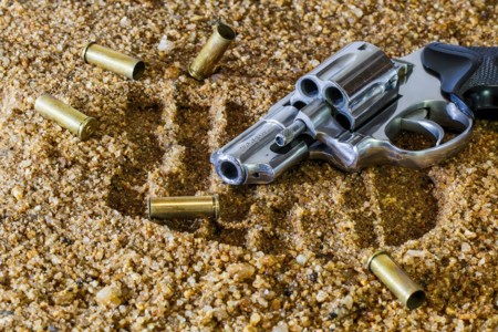 Facebook cede a la presión de Obama y prohibirá a los particulares ofrecer armas en la red social. ¿Qué hace el resto?
