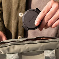 Satechi tiene una base de carga que no sólo es ideal para iPhone, Apple Watch o AirPods. También lo es para llevarla plegada 