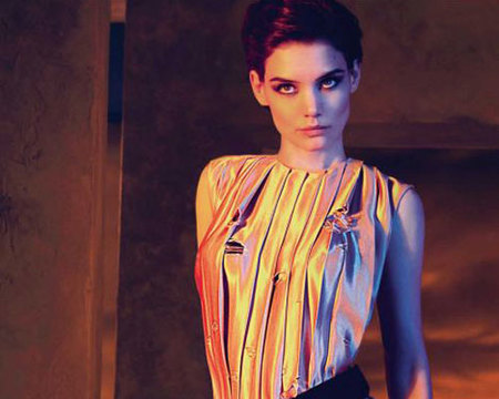 Katie Holmes clon publicitario de Victoria Beckham
