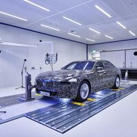 Shhh, silencio: el BMW i7 eléctrico se prepara para hacer menos ruido que el Mercedes-Benz EQS