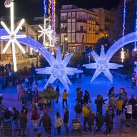 Vigo suponen su consagración, pero el viaje de las luces de Navidad empieza en otra localidad española: Puente Genil