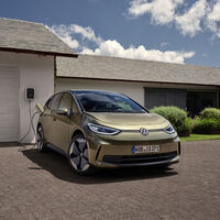 Volkswagen pega un recorte salvaje a sus coches eléctricos para resistir a Tesla: hasta 7.000 euros menos para dejarlos a precio de Golf de gasolina