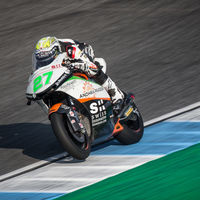 Iker Lecuona, el benjamín de Moto2 sorprende a Pecco Bagnaia en los libres 