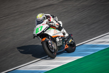 Iker Lecuona, el benjamín de Moto2 sorprende a Pecco Bagnaia en los libres