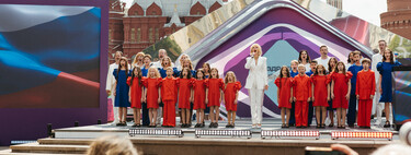 Eurovisión decidió expulsar a Rusia del festival. Rusia le ha dicho que mejor se queda con su propia versión "made in URSS"