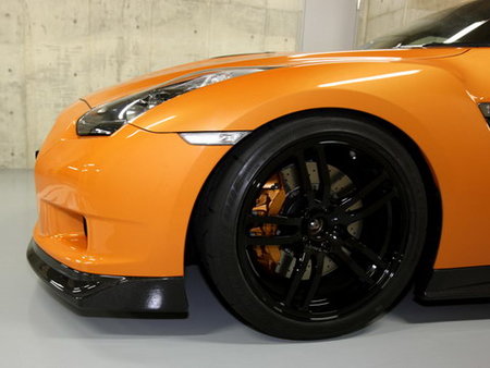 Nissan GT-R Naranja Zele