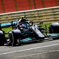 Valtteri Bottas maquilla los problemas de Mercedes y Fernando Alonso debuta con el Alpine en Baréin