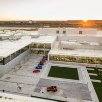 Jaguar Land Rover inaugura su nueva factoría en Eslovaquia: hasta 100.000 coches al año en 2020