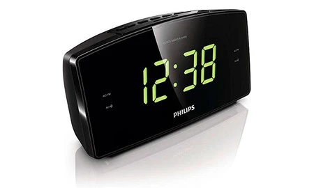 Si aún usas despertador en vez de el móvil, en Amazon tienes el Philips AJ3400 por sólo 18,99 euros 