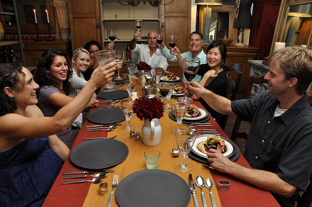 Tips saludables para beber alcohol durante las fiestas