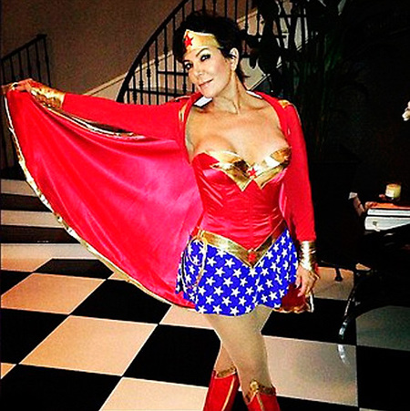 Mamá Kardashian ya tiene disfraz de Halloween y yo quiero sacarme los ojos