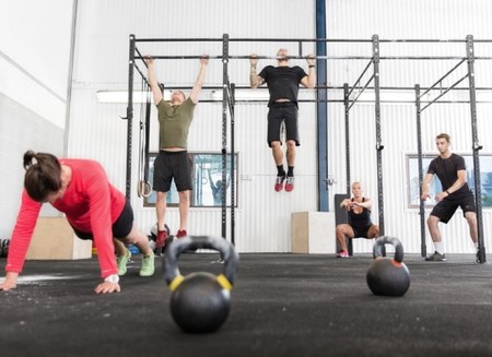 Cinco entrenamientos HIIT que te ayudan a perder peso (la ciencia te explica por qué funciona)