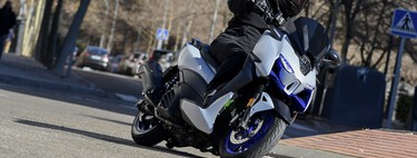 Probamos el Zontes M125: el scooter sin carnet que quiere reventar el mercado a base de equipamiento