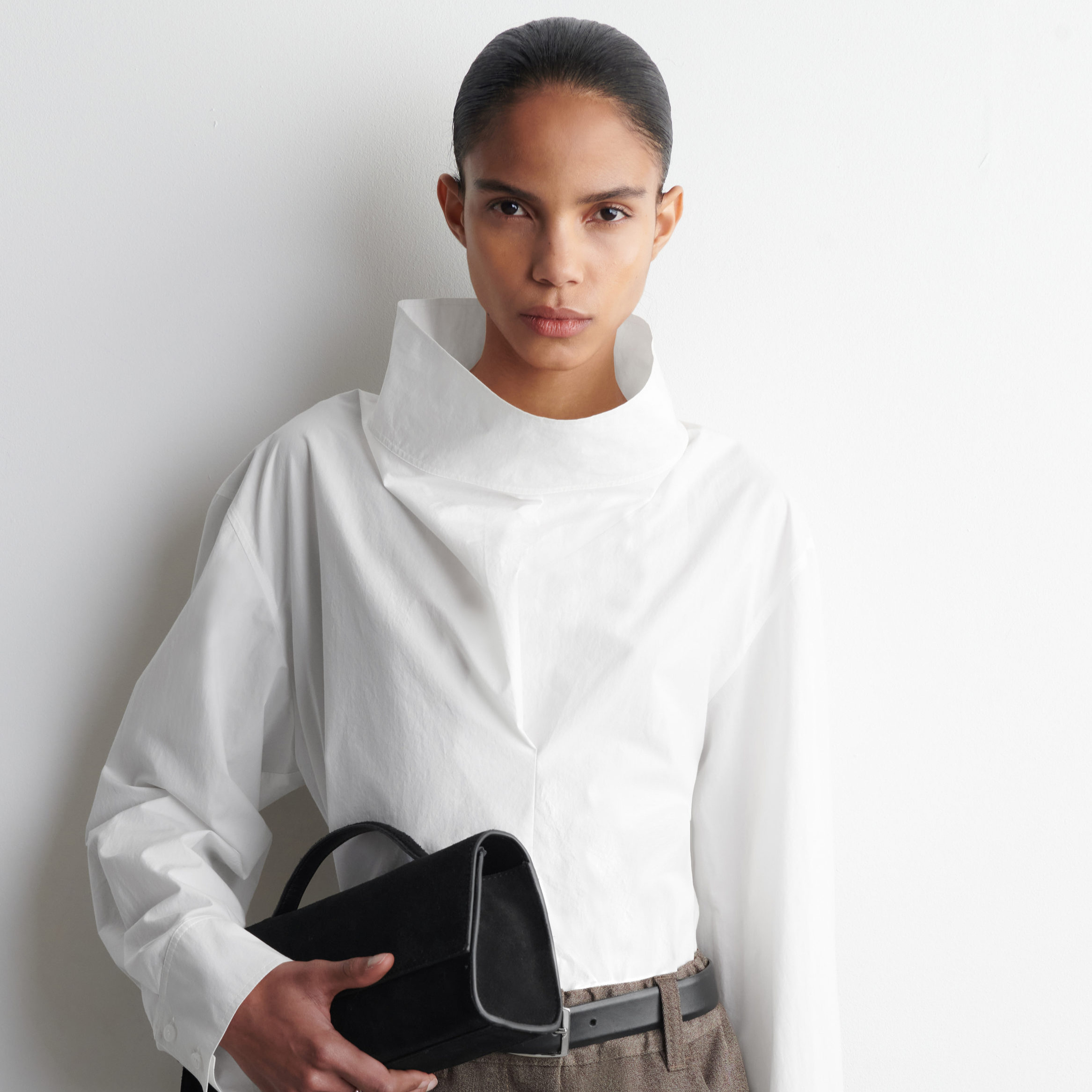 CAMISA DE ALGODÓN CON CUELLO ALTO