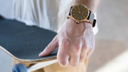 El lujo recio de Nixon en la muñeca: reloj The Sentry Rose Gold