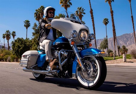 Harley Davidson Electra Glide Revival 2021 1