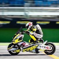 El scooter más rápido del mundo bate el récord de velocidad: a casi 200 km/h en Monza por tradición familiar