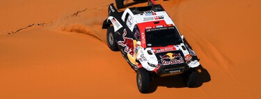 Rutas por carretera, abandonados ganando etapas y mucho acelerador a fondo: Bienvenidos al peor Dakar de la historia