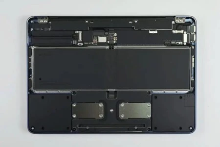 Macbook Neo Desmontado