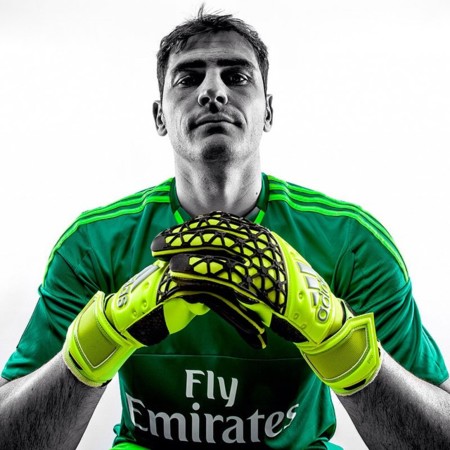 Iker Casillas dice adiós apoyado por toda la afición (de celebrities también)
