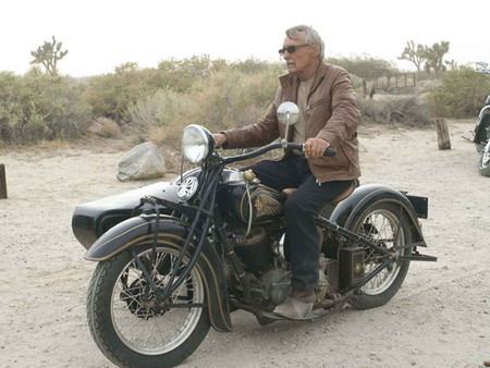 Indian con sidecar conducida por Dennis Hoper