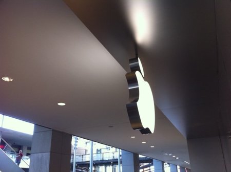 Así vivimos la inauguración en La Maquinista: Las Apple Store llegan a España por la puerta grande