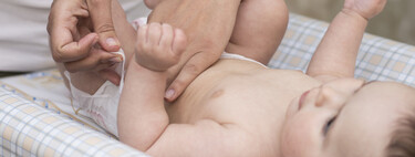 Cómo cambiar el pañal a tu bebé recién nacido, paso a paso