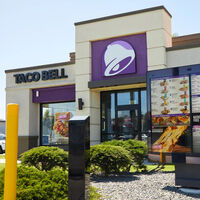 Taco Bell tiene una IA para gestionar sus pedidos de autoservicio: las bromas de pedir 18.000 vasos de agua han hecho replanteárselo