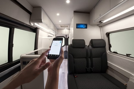 Mercedes Sprinter Connected Home 0818 006
