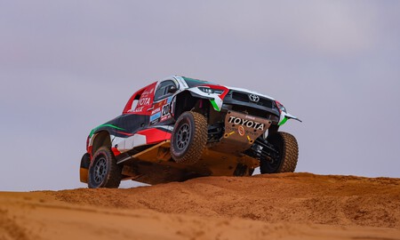 Yazeed Al-Rajhi gana en casa por solo 14 segundos y Carlos Sainz roza otra victoria épica en el Dakar