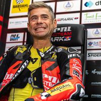 Álvaro Bautista, sobre su futuro: "Nadie quiere poner más peso en sus motos. Una norma absurda fastidia la carrera de un piloto" 