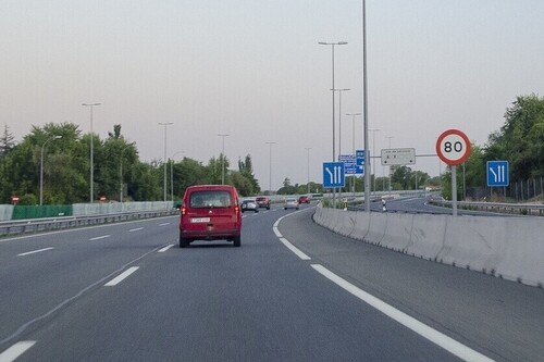 Cómo funciona el pago por viñeta en autovías y cuánto nos va a costar viajar en coche