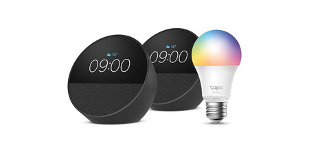 Pack de dos altavoces Echo Spot + bombilla inteligente Tapo L530E