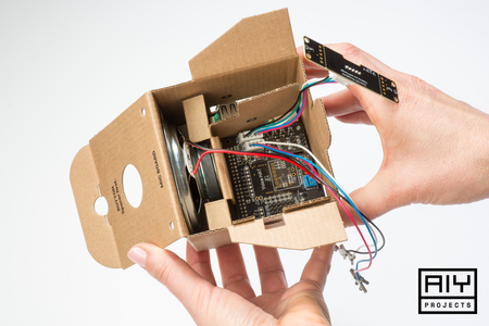 AIY Projects: Google te explica cómo hacer un altavoz inteligente con Android Things y Google Assistant