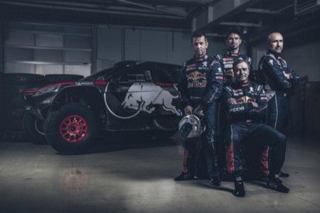 Sebastien Loeb compartirá con Carlos Sainz el Dream Team de Peugeot para el Dakar 2016