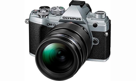 Por su aniversario, Fnac te deja la Olympus OM-D E-M5 Mark III con objetivo 12-40mm rebajada en más de 260 euros