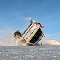 Si la pregunta es si se puede hacer la peonza saltando sobre hielo con un Subaru de 800 CV la respuesta es sí, pero va a salir mal