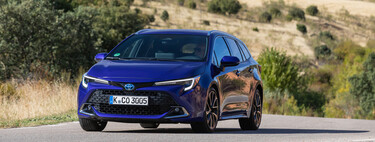 Probamos el nuevo Toyota Corolla:  el compacto híbrido de referencia ahora es más potente y más refinado