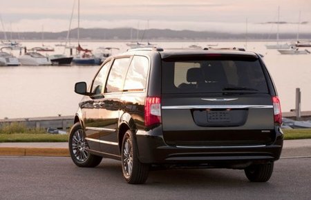 Chrysler-Minivan-2
