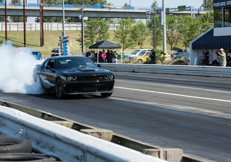 Video: Ford Mustang Shelby GT500 de hace 10 años vs. Dodge Challenger Hellcat. ¿Quién crees que gane?
