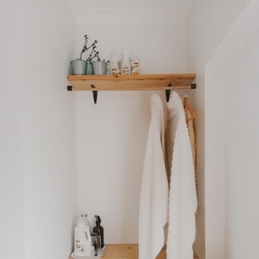 Ikea tiene el tendedero de pared, que no necesita taladro, más económico y fácil de trasladar (perfecto para hacer la colada en interior)