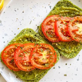 Si tienes brócoli en la nevera, en solo 15 minutos se convierte en un pan salvavidas sin gluten para la cena   