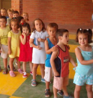 Trabas para inscribir al niño en la escuela de verano