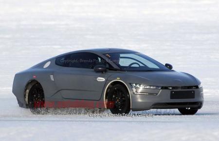 El Volkswagen XL1 de pre-producción, cazado en la nieve
