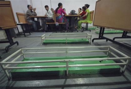Restaurante en un cementerio en India